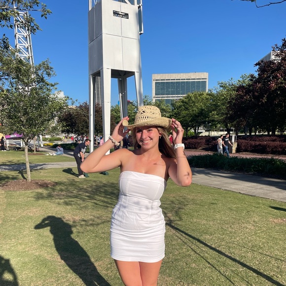 Meet your Posher, Samantha - Picture 1 of 1